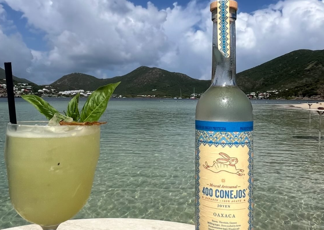Yellow Beach Bar – Pinel Island