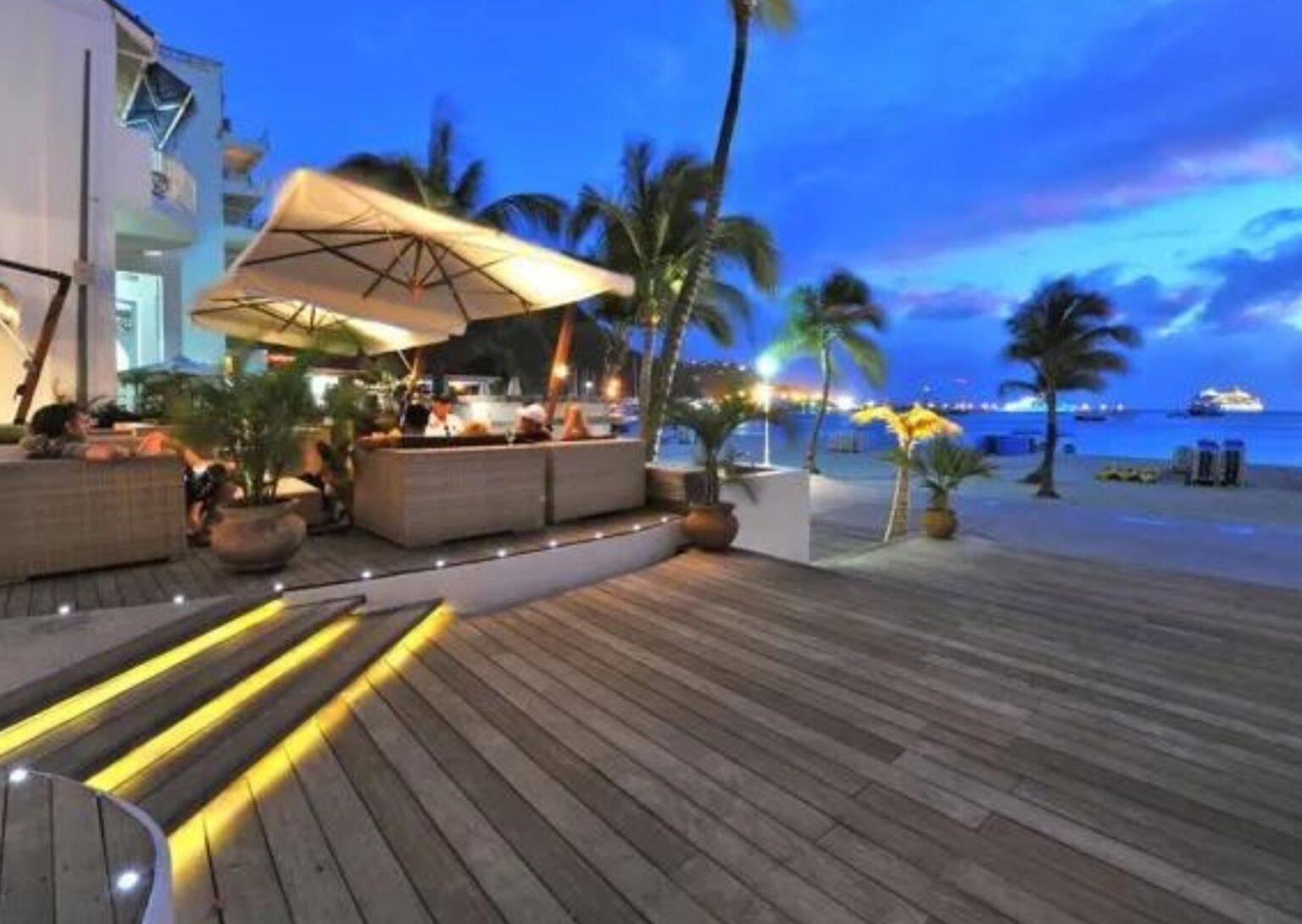 10 Best Beach Bars in St Maarten / St Martin