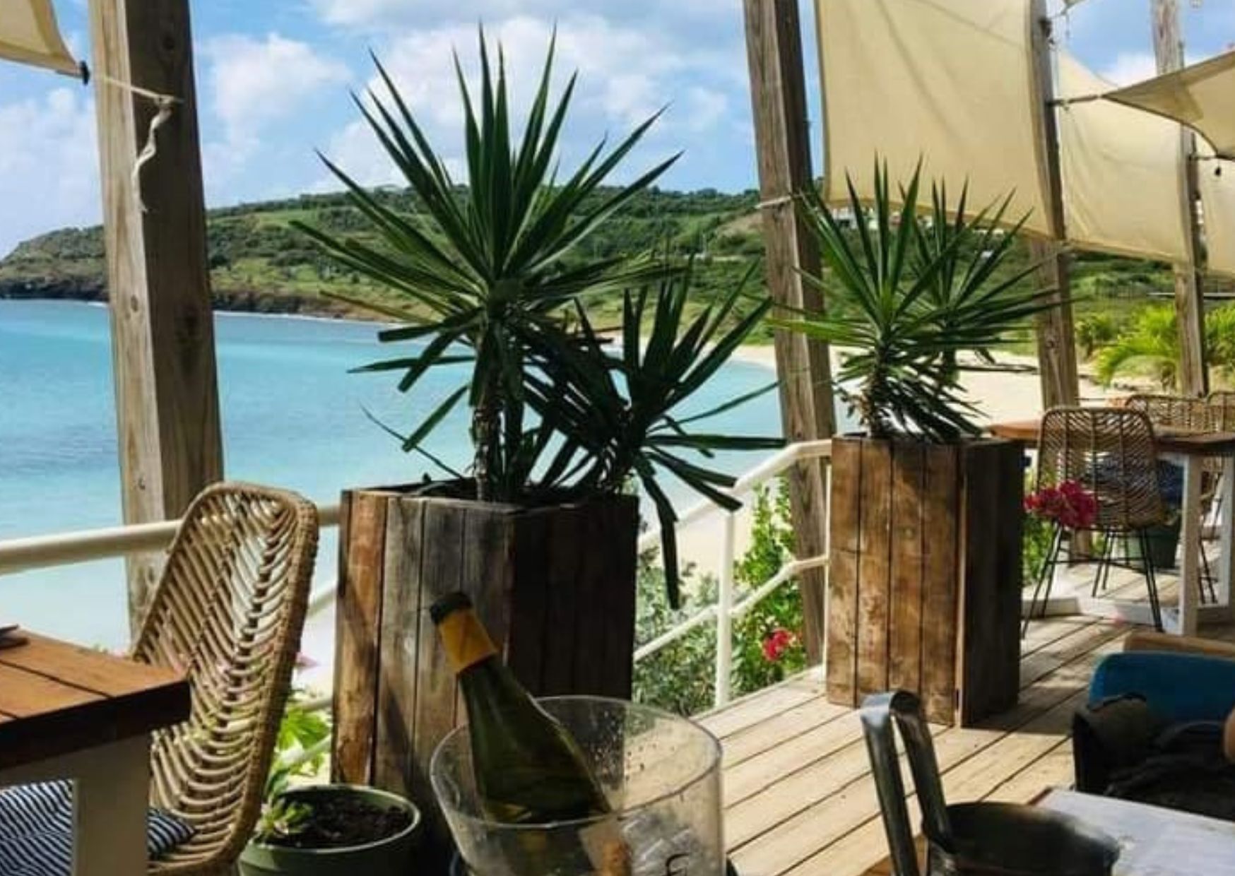 10 Best Beach Bars in St Maarten / St Martin