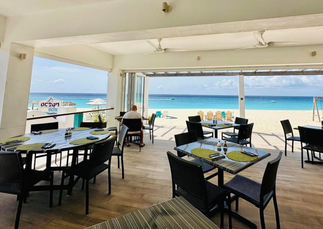 layout and tables at Ocean Echo, Anguilla