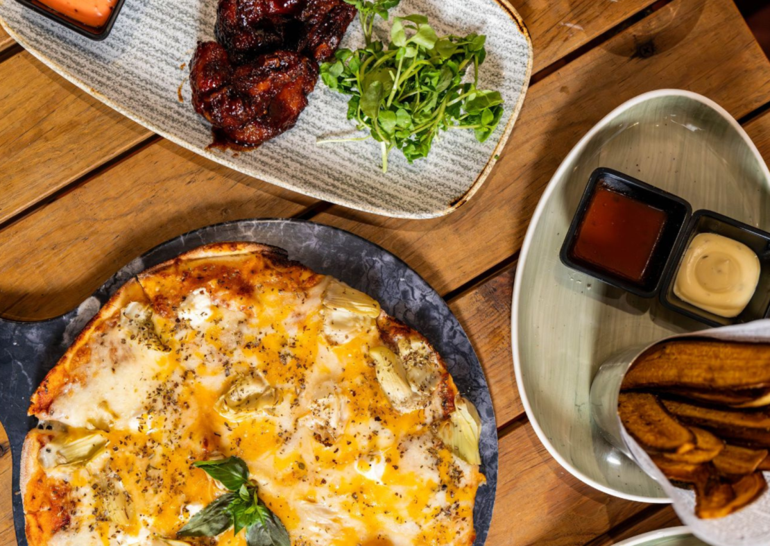 Castaways Bar & Grill 