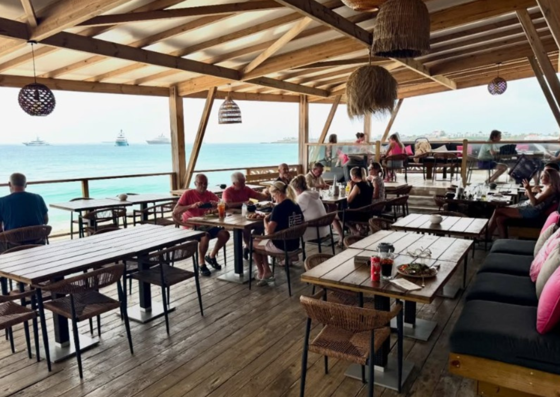 Karakter Beach Bar – Simpson Bay